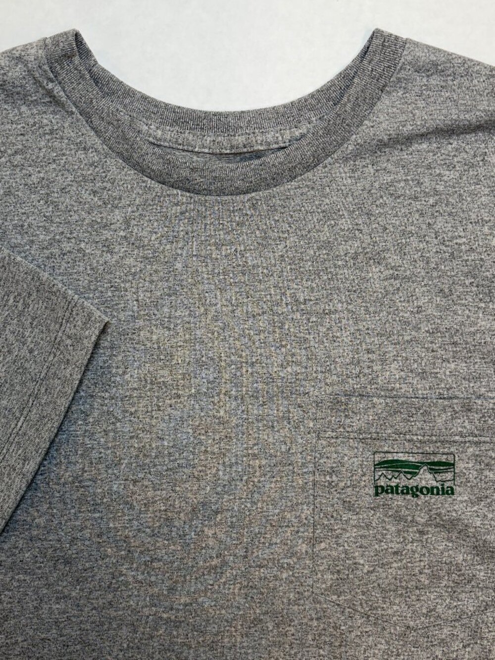 Patagonia Slim Fit Pocket T-Shirt Heather Gray Logo Mens Size Large